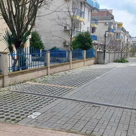 Charming With Parking - 5min To The *