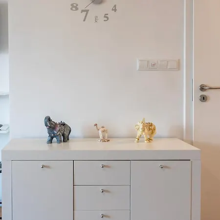 Charming With Parking - 5min To The