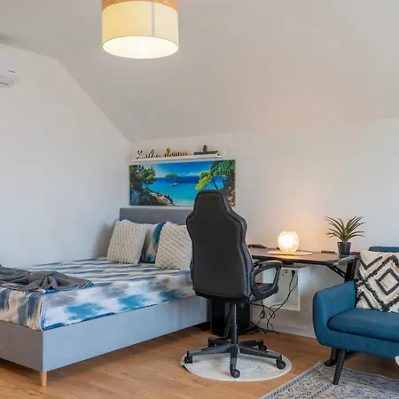 Charming With Parking - 5min To The Appartamento *